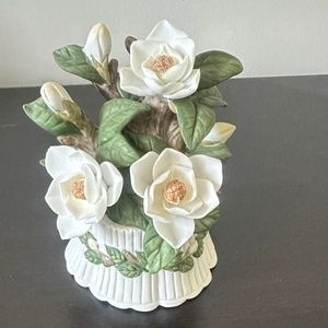 Musical Figurine Seymour Mann Connoisseur Collection Magnolia 1986